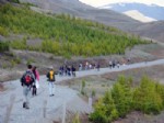 GÜVERCINLIK - Gümüşhane ve Trabzonlu Dağcılar, Sarıçiçek Köy Odalarına Yürüdü