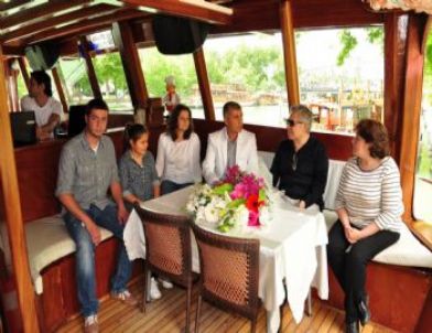 Livaneli Sevenleri İle Bir Araya Geldi