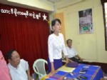 AUNG SAN SUU KYI - Myanmar’da Yemin Krizi Çözüldü; Suu Kyi Parlamentoya Girecek