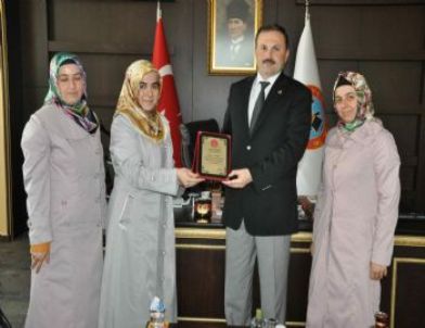Seysder'den Başkan Ergene'ye Plaket
