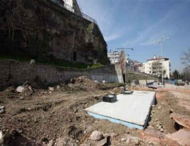 Altıparmak Yenilenerek Güzelleşiyor