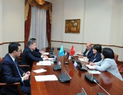 Kazakistan Meclis Başkanı, Türkiye'nin Astana Büyükelçisi Ülker’i Kabul Etti