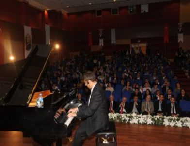 Ünlü Piyanist Pavlos Hatzopaulos'tan Piyano Resitali