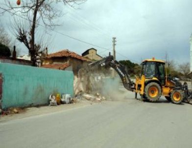 Balıkesir Belediyesi Yol Genişletme Çalışmalarını Sürdürüyor