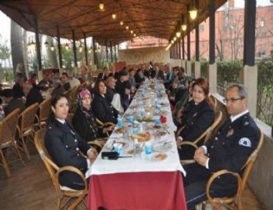 Emniyetten Huzurevi Sakinlerine Yemek