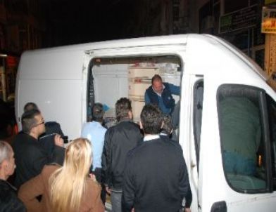 Minibüste Bomba Paniği