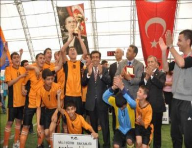 Çocuk Şube’nin Futbol Turnuvası’nda Ödüller Sahiplerini Buldu
