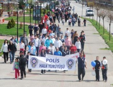 Giresun’da Polis Vatandaş El Ele Yürüdü