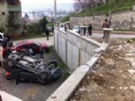 MEHMET YIĞIT - Otomobil 3 Metrelik Duvardan Düştü: 4 Yaralı