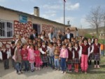 OKUL BAHÇESİ - Tetirli Köyü İlköğretim Okulu'nda Bayram Havası