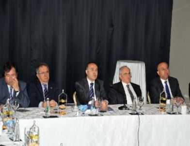 Antalya Valisi ve Vekilleri Değerlendirme Toplantısı Yaptı