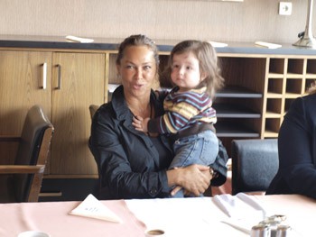 Hülya Avşar Küçük Bebek Sevdi