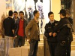 ÇARK CADDESI - Sakarya'da 'yan Baktın' Kavgası: 2 Yaralı