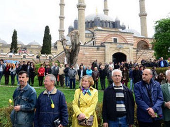 Selimiye Cami'nde insan zinciri
