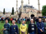 İNSAN ZİNCİRİ - Selimiye Cami'nde insan zinciri