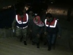 ÇADIRKENT - Suriyeli 2 Kişi 50 Adet Fünye İle Yakalandı