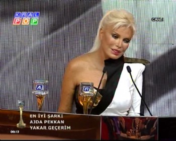 Ajda Pekkan'ın Yakar Geçer'imi yılın şarkısı seçildi