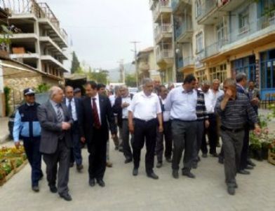 AK Parti Uşak Milletvekili Güneş Sivaslı ve Karahallı İlçelerini Ziyaret Etti