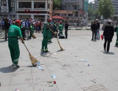 Halay Çekerek Çöp Topladılar