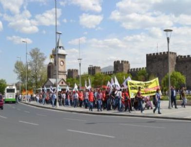 Kayseri’de 1 Mayıs Renkli Geçti