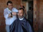 FETHI YAŞAR - Ödüllü Berberden 1 Mayıs'ta İşçilere Bedava Tıraş - Ankara