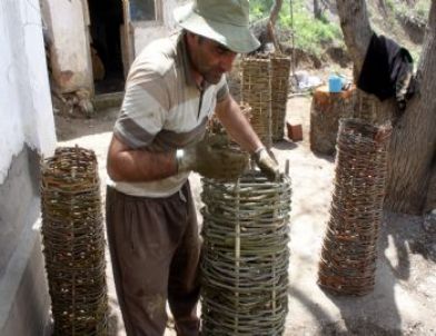 52 Endemik Bitki Türü Olan Munzur Vadisi’nde Arıcılar Ekoloji İçin Eski Teknolojiye Döndü