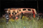 YOLCU TRENİ - Manevra yapan tren başka bir trenle çarpıştı 15 kişi yaralandı