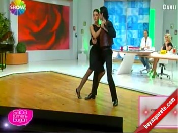 Hande Subaşı'dan Tango Şov