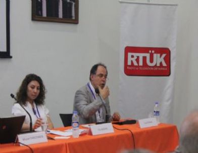 İletişimciler “Ulusaşırı Medya’yı” Tartışıyor