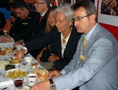 İmf Başkanı Kredi Notu Sorusunu Cevaplamadı