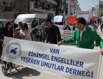 İşaret Dili İle İstiklal Marşı