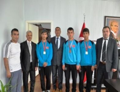 Yetiştirme Yurdu Güreşçilerinden Ziyaret