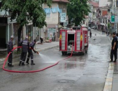Akçakoca'da Caddeler Su İle Yıkandı