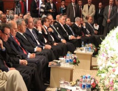 Arınç, Uluslararası Emir Abdulkadir El-cezairi Sempozyumu'na Katıldı