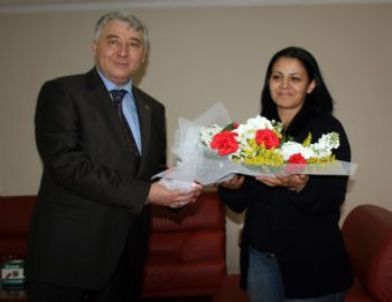 Divapan Çalışan Annelerini Unutmadı