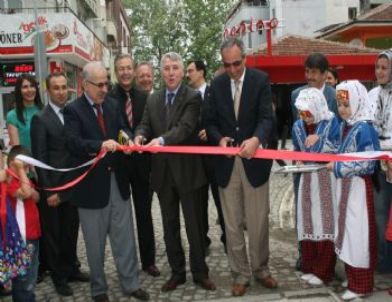 Düzce Namık Kemal İlköğretim Okulu'nda Yılsonu Şenliği