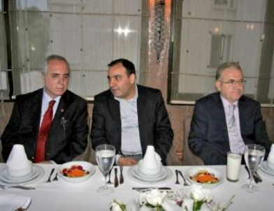 Gazeteci Keneş: İran Hep Müslümanlarla Savaşmıştır