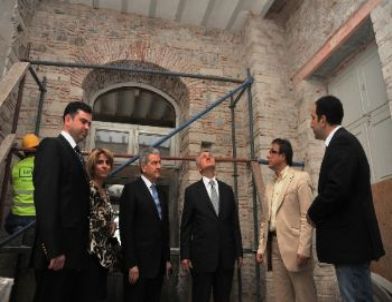 İzmir'deki Salepçioğlu Camisi’nin Restorasyonu Devam Ediyor