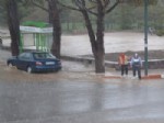 SEYYAR SATICILAR - Kale İlçesinde Yağmur ve Dolu Hayatı Felç Etti