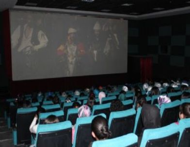 Pansiyon Öğrencilerine “Fetih 1453” Filmi Ücretsiz İzlettirildi