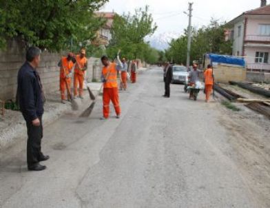 Sokak Temizliği Devam Ediyor