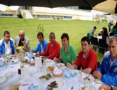 Timsah Şampiyon Takımı İle Mangal Partisi Yaptı