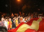 Düzceliler Galatasaray'ın Şampiyonluğunu Sokaklarda Kutladı