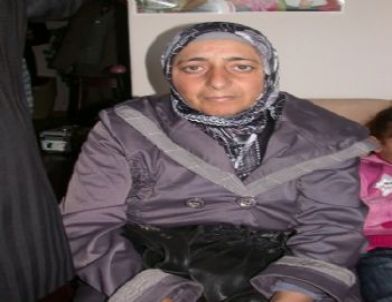 Kanser Hastası Anne 2 Çocuğunu Okutmak İçin Tarlada Çalışıyor