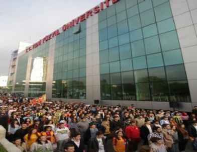 Sarı Kanaryalar, Aslanlar Yeni Yüzyıl Üniversitesi'nde Buluştu