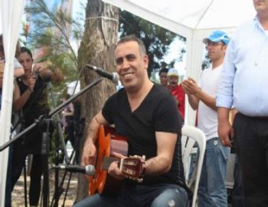 3.Çiğli Basın Pikniği’ne Haluk Levent Şarkılarıyla Renk Kattı