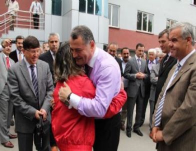 Aslan Karanfil’e Gözyaşlı Uğurlama