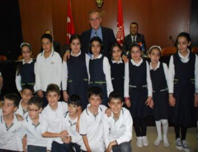 Büyükşehir Meclisine Öğrencilerde Katıldı