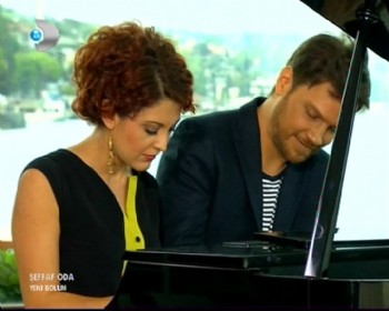 Canlı Yayında Sinan Akçıl'la Birlikte Piyano Çaldı