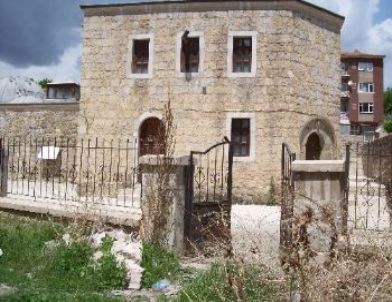 Divriğililer, Tarihi Ali Kaya Hamamı'nın Yeniden Hizmete Açılmasını Bekliyor